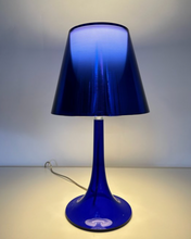 Load image into Gallery viewer, Miss K lampada da tavolo blu