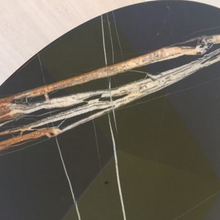 Load image into Gallery viewer, Tavolo Saarinen Ø. 120 - marmo sahara noir - base rilsan nero