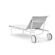 Load image into Gallery viewer, Chaise longue con ruote collezione 1966 (struttura bianca rete bianca)