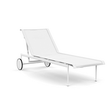 Load image into Gallery viewer, Chaise longue con ruote collezione 1966 (struttura bianca rete bianca)