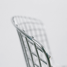 Carica l'immagine nel visualizzatore di Gallery, Bertoia sedia cromata con cuscino