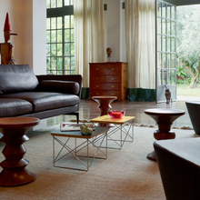 Carica l'immagine nel visualizzatore di Gallery, Occasional Table LTR top in HPL nero e basamento cromato