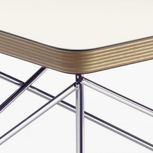 Carica l'immagine nel visualizzatore di Gallery, Occasional Table LTR top in HPL bianco e basamento cromato