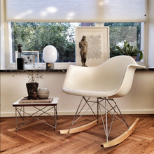 Carica l'immagine nel visualizzatore di Gallery, Occasional Table LTR top in HPL bianco e basamento cromato