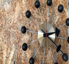 Load image into Gallery viewer, Ball Clock orologio da parete nero e ottone