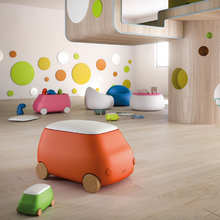 Load image into Gallery viewer, Plust Van porta giocattoli con ruote in frassino