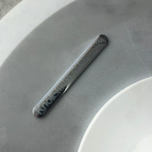 Load image into Gallery viewer, Tavolino Saarinen Ø 41 base bianca e piano in marmo cristallino