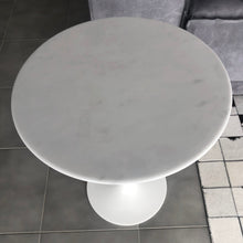 Load image into Gallery viewer, Tavolino Saarinen Ø 41 base bianca e piano in marmo cristallino