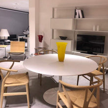 Carica l'immagine nel visualizzatore di Gallery, Tavolo Saarinen Ø 137 cm (base bianca piano in laminato bianco)