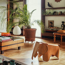 Load image into Gallery viewer, Eames Elephant Plywood in ciliegio americano