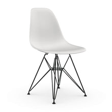 Carica l&#39;immagine nel visualizzatore di Gallery, Sedia Eames Plastic Side Chair DSR (scocca bianca gambe nere)
