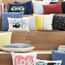 Load image into Gallery viewer, Cuscino Graphic Print Pillows Eyes
