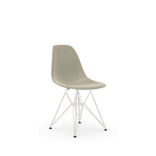 Carica l&#39;immagine nel visualizzatore di Gallery, DSR Eames Plastic Chair
