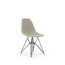 Carica l&#39;immagine nel visualizzatore di Gallery, DSR Eames Plastic Chair
