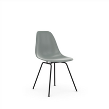 Carica l&#39;immagine nel visualizzatore di Gallery, Eames Plastic Side Chair DSX
