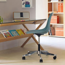 Carica l&#39;immagine nel visualizzatore di Gallery, Eames Plastic Side Chair PSCC sedia ufficio su ruote
