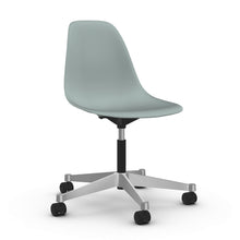 Carica l&#39;immagine nel visualizzatore di Gallery, Eames Plastic Side Chair PSCC sedia ufficio su ruote
