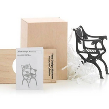 Carica l&#39;immagine nel visualizzatore di Gallery, Gartenstuhl – Miniatures Collection
