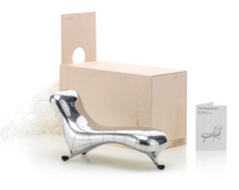 Carica l&#39;immagine nel visualizzatore di Gallery, Lockheed Lounge – Miniatures Collection
