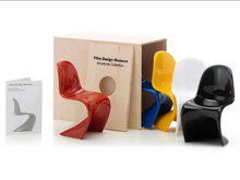 Carica l&#39;immagine nel visualizzatore di Gallery, Panton Chairs (Set di 5) – Miniatures Collection
