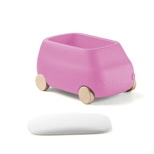 Carica l&#39;immagine nel visualizzatore di Gallery, Plust Van porta giocattoli con ruote in frassino
