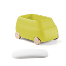 Carica l&#39;immagine nel visualizzatore di Gallery, Plust Van porta giocattoli con ruote in frassino
