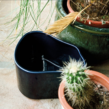 Carica l&#39;immagine nel visualizzatore di Gallery, Vaso Riihitie Plant Pot (modello A in ceramica blu)
