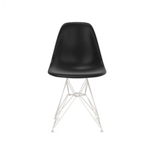 Carica l&#39;immagine nel visualizzatore di Gallery, DSR Eames Plastic Chair
