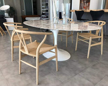 Carica l&#39;immagine nel visualizzatore di Gallery, Sedia CH24 Wishbone Chair (finitura rovere saponato) Carl Hansen &amp; Søn
