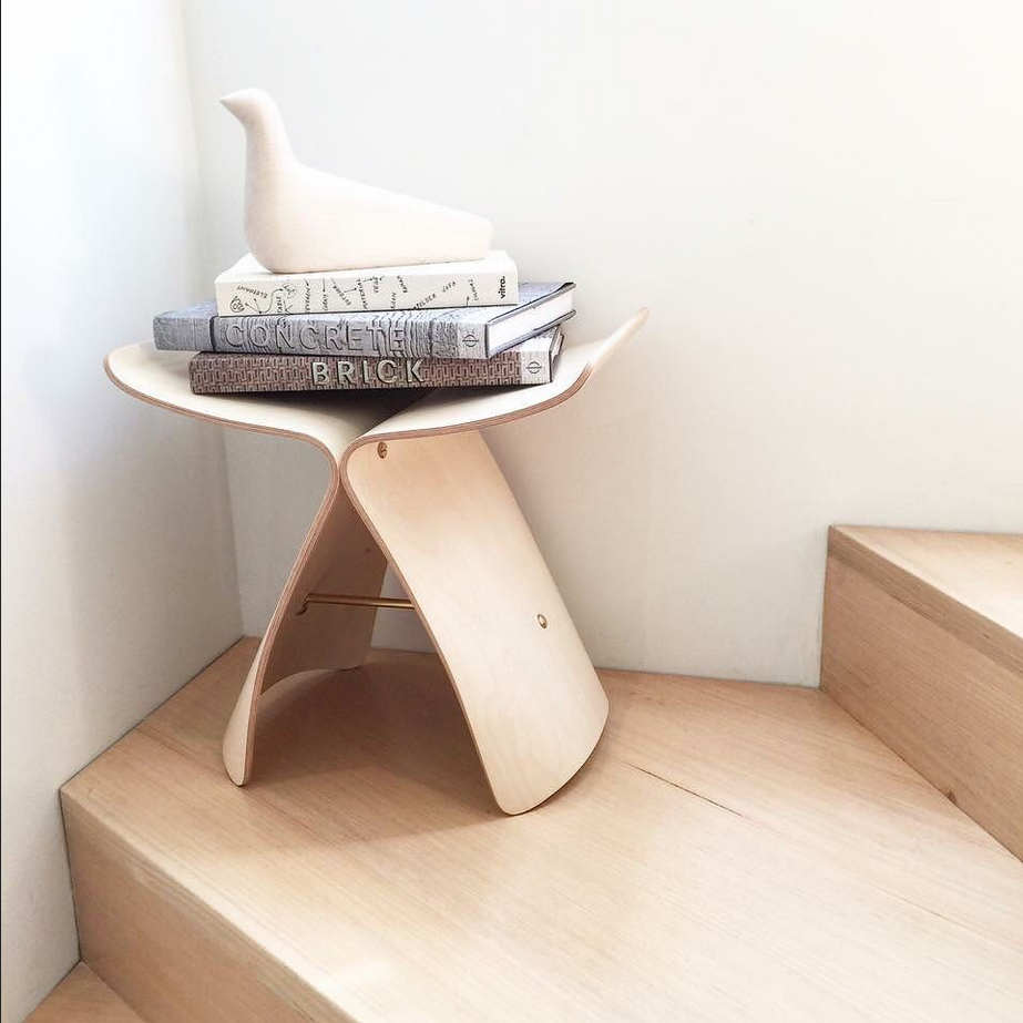 Sgabello Butterfly Stool Vitra finitura acero – Micozzi Interni Store