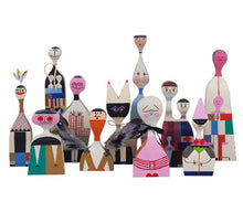 Carica l&#39;immagine nel visualizzatore di Gallery, Wooden Dolls
