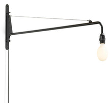 Carica l&#39;immagine nel visualizzatore di Gallery, Petite Potence lampada da parete
