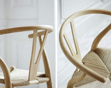 Carica l&#39;immagine nel visualizzatore di Gallery, Sedia CH24 Wishbone Chair (finitura rovere saponato) Carl Hansen &amp; Søn
